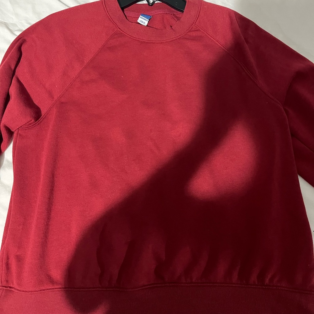 Old navy burgandy sweater/crewneck , Size S in women